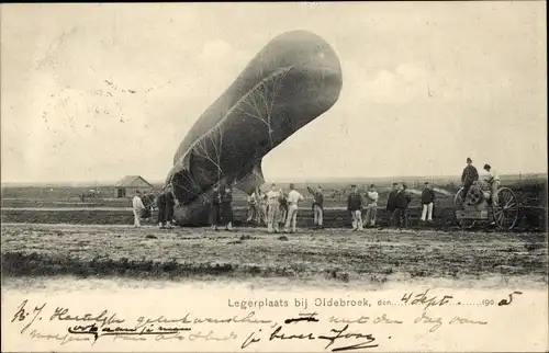 Ak Oldebroek Gelderland, Niederländische Soldaten mit Militärballon