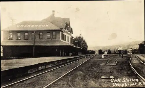 Foto Ak Cranbrook British Columbia, Bahnhof, Gleisseite