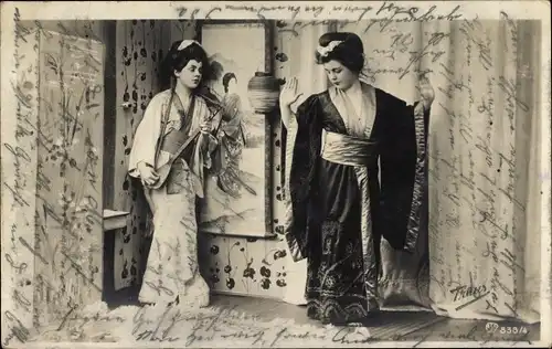 Foto Ak Zwei Frauen in japanischer Tracht, Kimonos