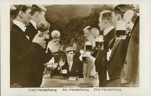 Ak Schauspieler Ramon Novarro, Studenten mit Biergläsern, Filmszene Alt Heidelberg