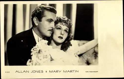 Ak Schauspieler Allan Jones und Mary Martin, Portrait, Umarmung, Paramount Pictures