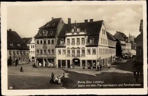 Ak Borna im Kreis Leipzig, Markt, Patrizierhäuser, Reichsstraße, Passanten