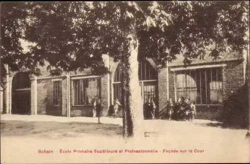 Ak Bohain Aisne, Höhere und berufliche Grundschule, Fassade im Innenhof