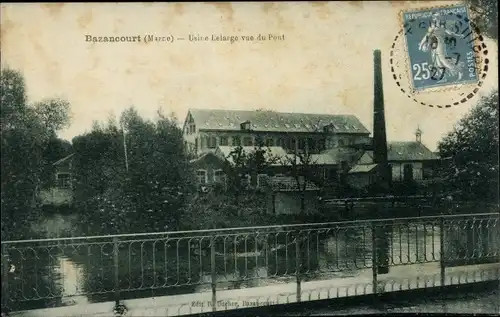 Ak Bazancourt Marne, Lelarge Factory von der Brücke aus gesehen