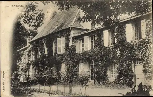 Ak Matour Saône et Loire, Le Chateau