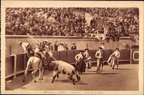 Ak Nîmes Gard, Arenes de Nimes, Corrida, Une Bonne Pique, Stierkampf