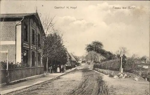 Ak Fissau Eutin in Ostholstein, Straßenpartie, Gasthof