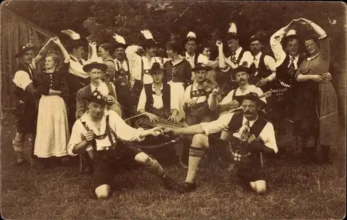 Foto Ak Musiker, Tänzer, Tracht, Gruppenfoto