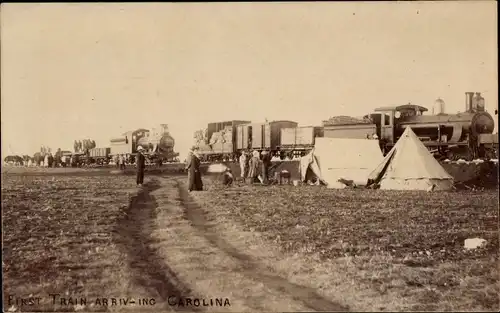 Foto Ak Carolina, Ankunft des ersten Zuges, Eisenbahn, Zelte