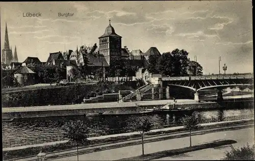 Ak Hansestadt Lübeck, Burgtor, Brücke