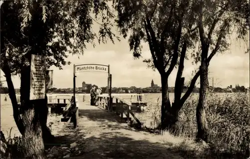 Ak Waren an der Müritz, Müritzhöhe Brücke, Steg