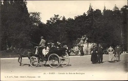 Ak Paris 16. Jahrhundert, Wasserfall Bois de Boulogne, Kutsche