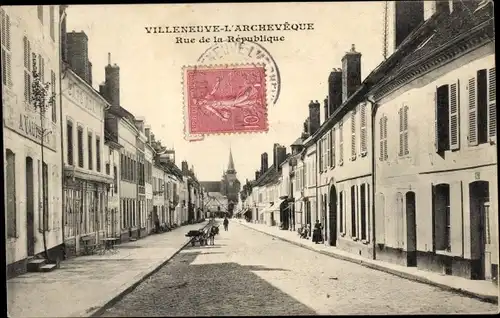 Ak Villeneuve l’Archevêque Yonne, Rue de la Republique