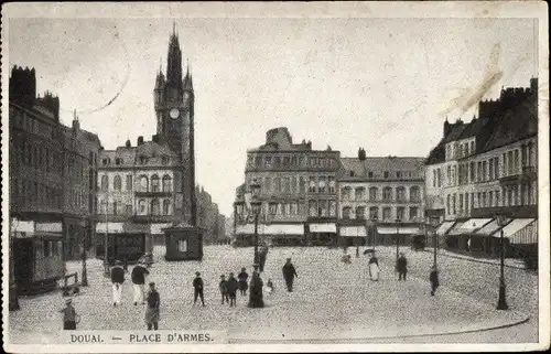 Ak Douai Nord, Blick auf den Place d'Armes, die Kirche