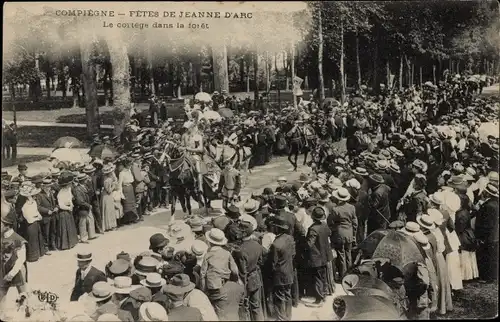 Ak Compiègne Oise, Fest der Jeanne d'Arc, Cortege im Wald