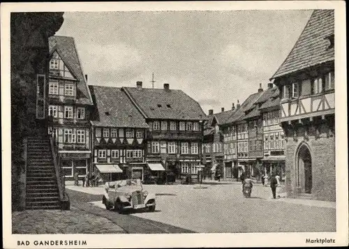 Ak Bad Gandersheim am Harz, Marktplatz, Passanten, Auto, Fachwerkhäuser