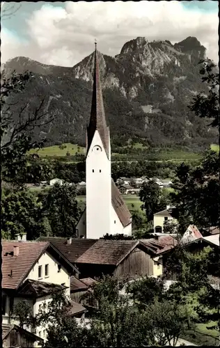 Ak Brannenburg in Oberbayern, Teilansicht, Kirche Heuberg