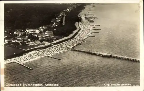 Ak Ostseebad Brunshaupten Arendsee Kühlungsborn, Fliegeraufnahme von Strand mit Seebrücke