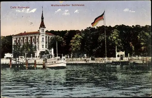 Ak Woltersdorf bei Berlin, Woltersdorfer Schleuse, Café Ruhwald vom Wasser gesehen