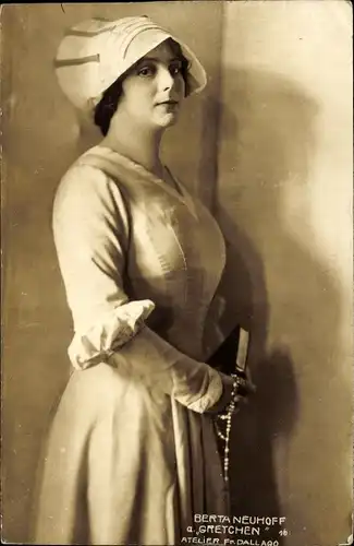 Foto Ak Schauspielerin Berta Neuhoff, Portrait als Gretchen