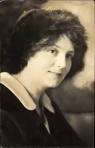 Foto Ak Schauspielerin Berta Neuhoff, Portrait