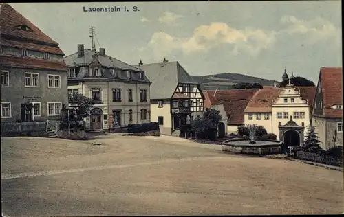 Ak Lauenstein Altenberg im Erzgebirge, Marktplatz, Brunnen