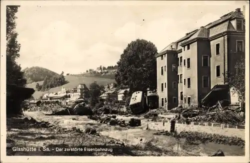 Ak Glashütte in Sachsen, Unwetterkatstrophe 1927, zerstörter Eisenbahnzug