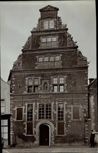 Foto Nordholland, Blick auf altes Giebelhaus