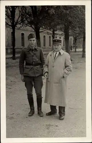 Ak Châlons sur Marne Châlons en Champagne, Französischer Soldat