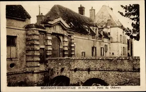 Ak Beaumont du Gâtinais Seine et Marne, Porte du Chateau