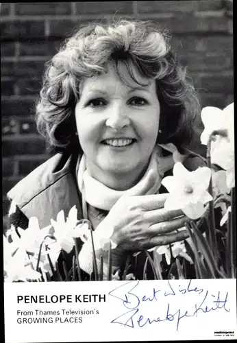 Autogrammkarte Schauspielerin Penelope Keith, Portrait, Autogramm