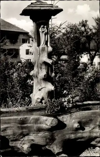 Ak Kranzegg Rettenberg Allgäu, Allgäuer Brunnen mit Madonna