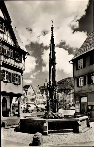 Ak Bad Urach in der Schwäbischen Alb, Marktbrunnen am Rathaus