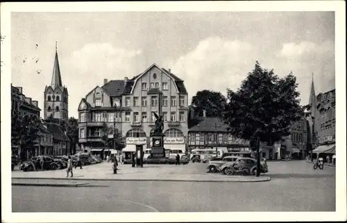 Ak Herford in Westfalen, alter Markt, Denkmal, Autos