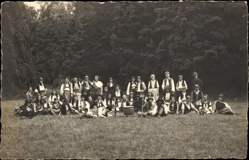 Foto Ak Herford in Westfalen, Basar Zigeunerlager, Gruppe in Tracht