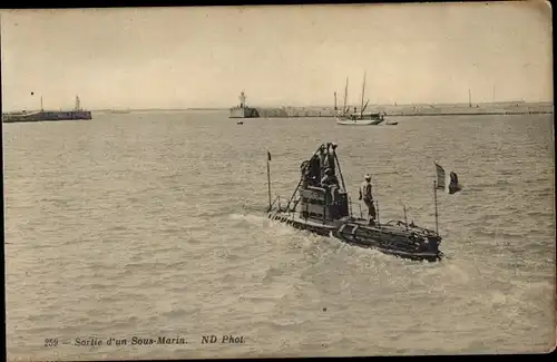 Ak Französisches U Boot bei der Ausfahrt