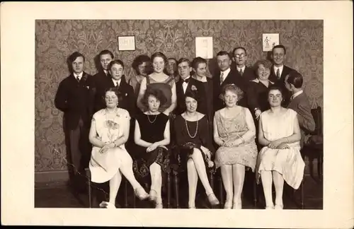 Foto Dresden Altstadt, Gruppenportrait im Hotel Savoy, Tanzstunde