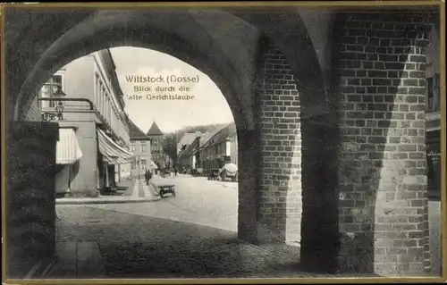 Ak Wittstock Dosse in der Prignitz, Blick durch die alte Gerichtslaube