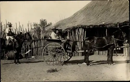 Foto Ak Afrikaner, Fuhrwerk, Pferd, Wohnhaus mit Strohdach