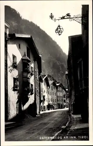 Ak Rattenberg am Inn Tirol, Wohnhäuser, Straßenpartie