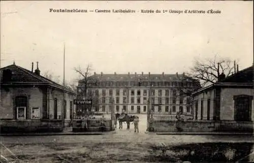 Ak Fontainebleau Seine et Marne, Lariboisiere-Kaserne, 1. Schulartilleriegruppe