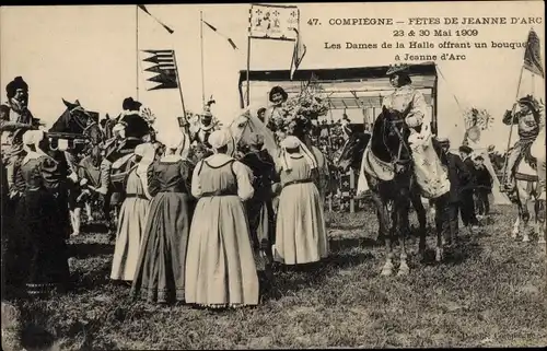 Ak Compiègne Oise, Fetes de Jeanne d'Arc 1909, Die Damen des Marktes bieten einen Blumenstrauß an