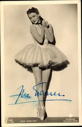 Ak Schauspielerin Ilse Werner, Portrait, Ballerina auf Spitze, UFA Nr. A 2703/1, Autogramm