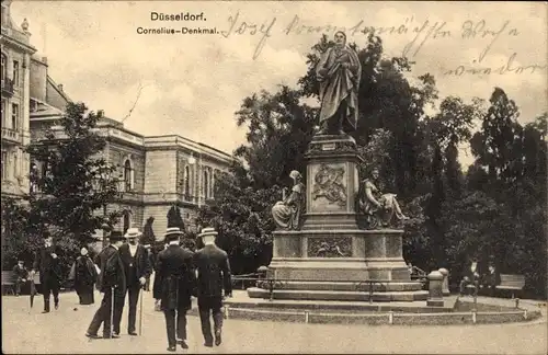 Ak Düsseldorf am Rhein, Cornelius-Denkmal, Spaziergänger