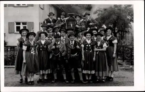 Foto Ak Leutkirch im Allgäu Württemberg, Gruppenbild in Tracht