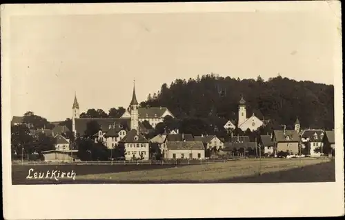 Foto Ak Leutkirch im Allgäu Württemberg, Ortsansicht, Kirche