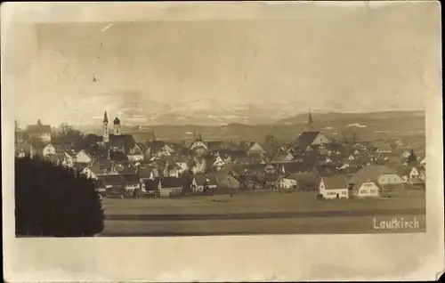 Foto Ak Leutkirch im Allgäu Württemberg, Totalansicht, Kirche