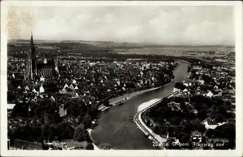 Ak Ulm an der Donau, Fliegeraufnahme von der Stadt mit Fluss