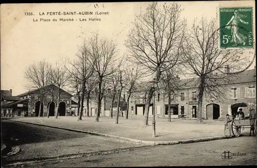 Ak La Ferté Saint Aubin Loiret, La Place du Marché, Les Halles