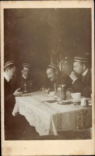 Studentika CDV Studenten in einem Gasthaus